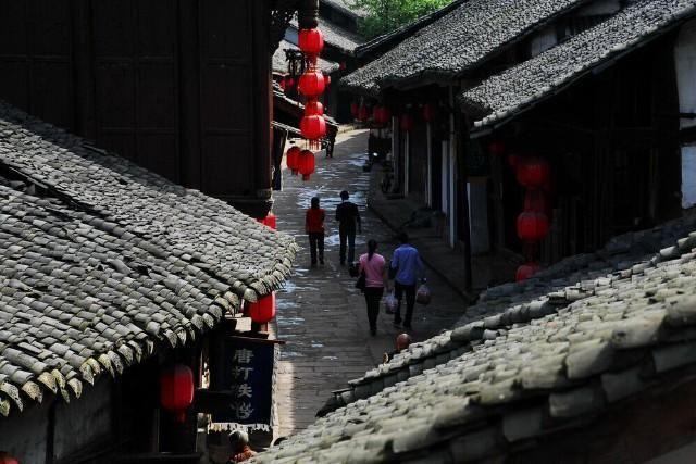 厦企靠谱云将“曲线上市”